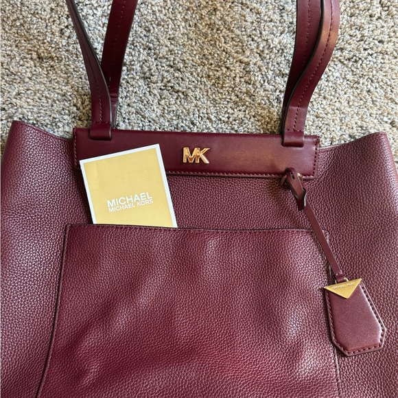 michael kors purse - Picture 2 of 7